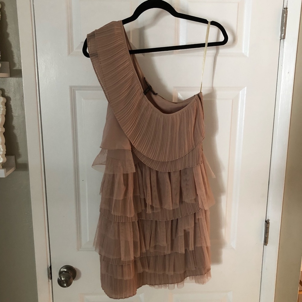 Nude bcbgmaxazria dress with belt size Small